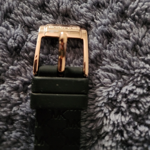 WATCH - Picture 3 of 6